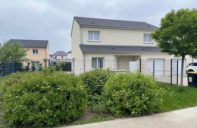 Familly house close to the train station, Reims city…
