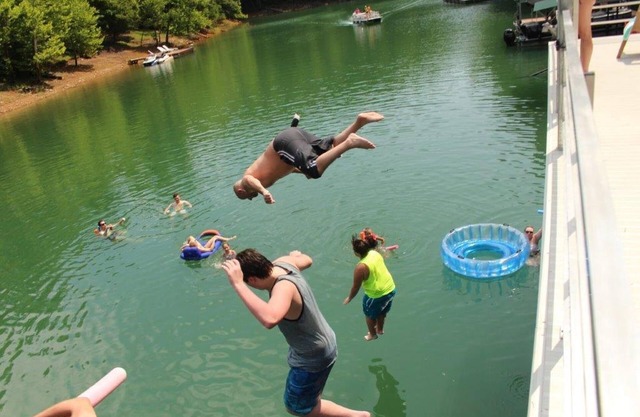 Family Affair, room 4 30, 15 Beds, 2 FULL Kitchens! Huge dock w 2 boat slips