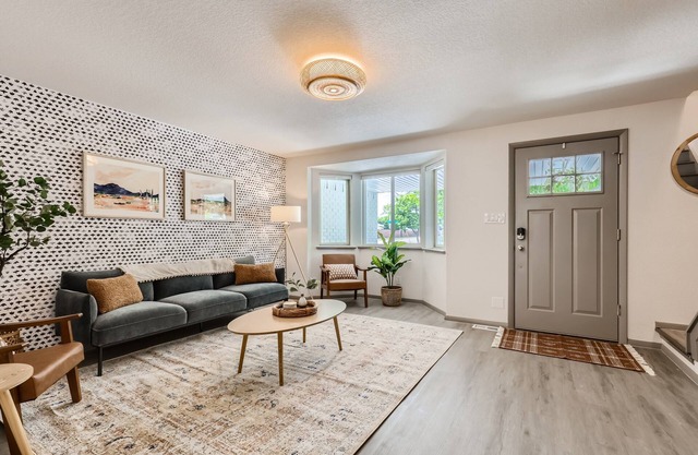 Family and Dog Friendly - Game Room - Central Location Between Denver & Boulder