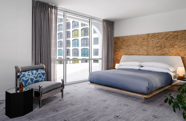 Family And Pet-Friendly Unit in Downtown Austin, Onsite Swimming Pool!