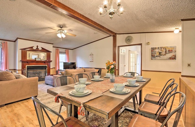 Family Apartment w/Fireplace & Front Porch!