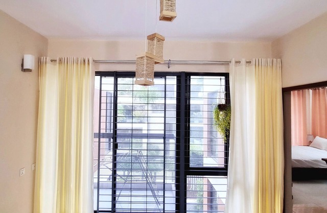 Family apartment with modern decor. Close to Airport and CBD
