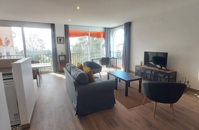 Family apartment with pool, gardens and parking in Malaga