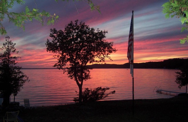 Family Cottage On Beautiful Crystal Lake