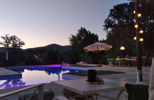 Family country villa next to the Cazalegas reservoir (Talavera de la R. Toledo)