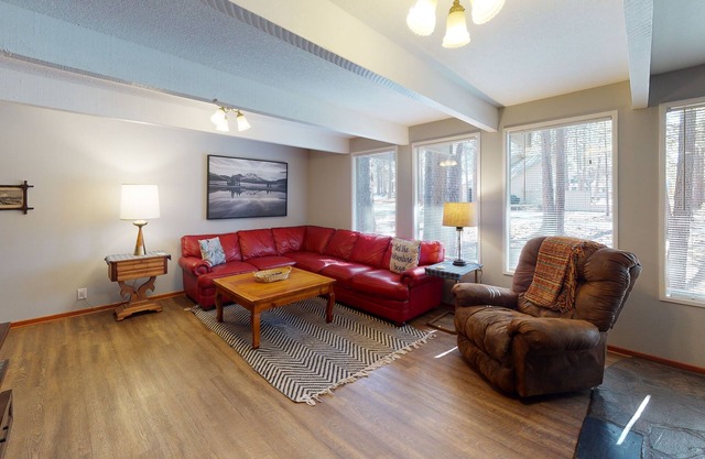 Family Escape with Game Room, Hot Tub and A/C