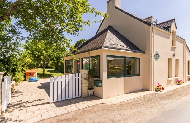 Family-Friendly Cottage Near Brière Park with Garden, Terrace, and Kids' Play Area