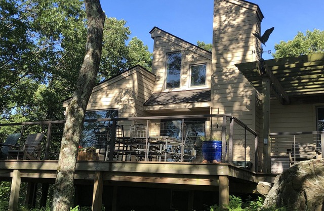 Family Friendly, Cozy Home on the Mountain Golf Course. All Necessities Included