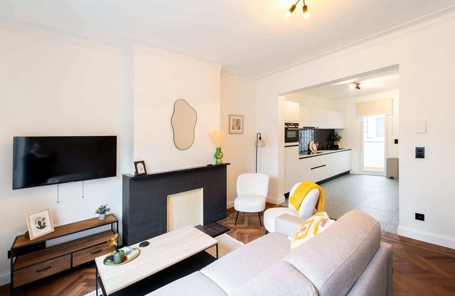 Family-Friendly 2-Bedroom Apartment in Antwerp