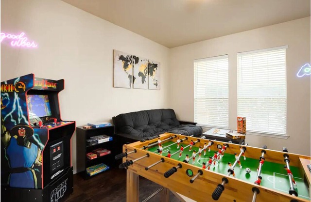 Family friendly 3-bedroom home in premium location!