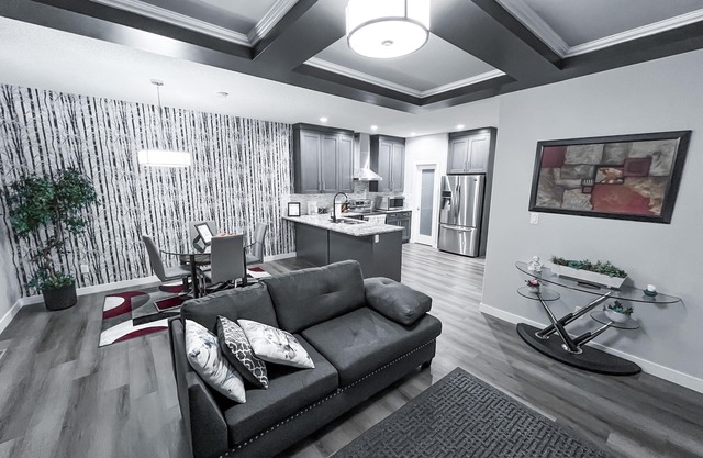 Family Friendly 3 BDRM home near PARK & GROCERY
