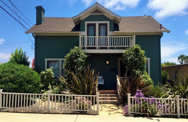 Family Friendly 3BR Getaway! Central, Convenient, & Charming.