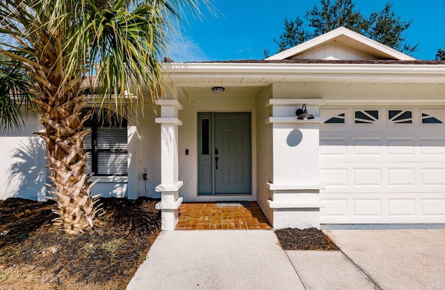 Family friendly 4 bed 2 bath home in a peaceful neighborhood 15min to Siesta Key
