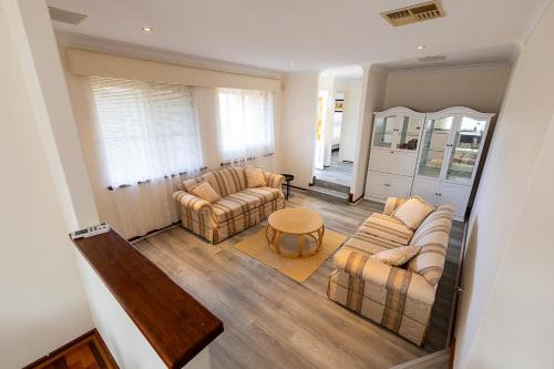 Family-Friendly 4BR Home Near Hillarys, Beaches & Trails Fast WiFi, Backyard