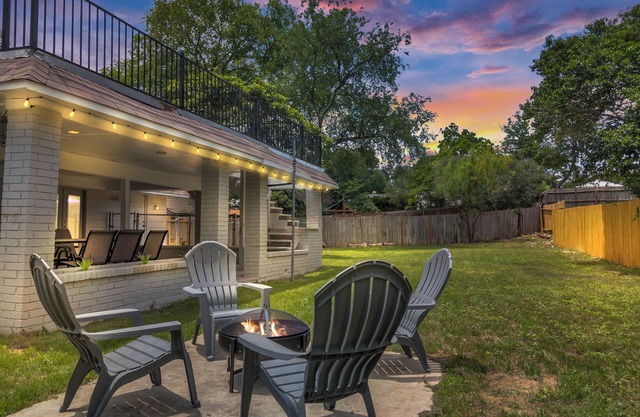 Family-Friendly 5BR HotTub Private Yard Near AFB & ThemeParks & Medical