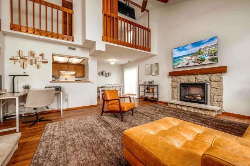Family Friendly and quite 2 bedroom Condo Close to Fun