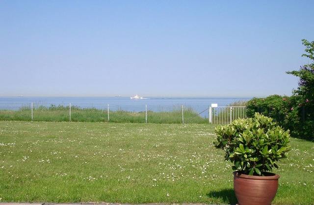 Family friendly apartment right on the water on the sunny island of Fehmarn