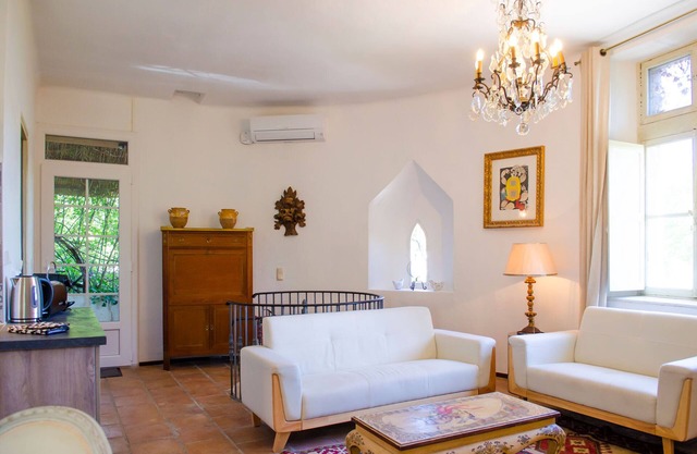 Family-friendly apartment in an estate near Pézenas