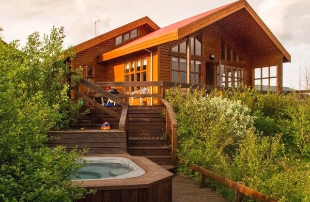 Family-friendly Country Cottage In South Iceland - middle of the Golden Circle