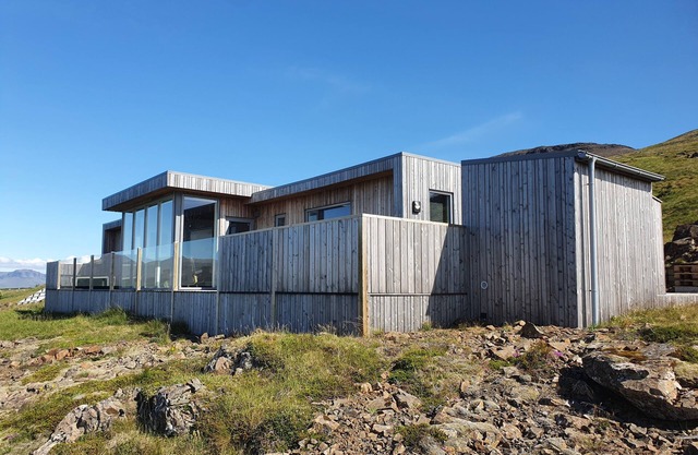 Family Friendly Country House w/Amazing View, Hot Tub, Sauna
