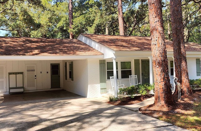 Family-friendly, Cottage, 3 bed/2 bath,1 King,1 Queen, 2 Full, 2 Twin