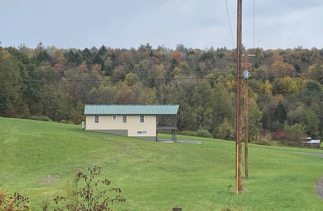 Family friendly cottage, covered deck, close to lake to fish, swim, and boat