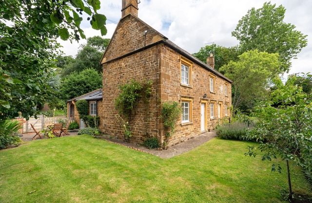 Family friendly Cotswold holiday cottage - Brook Cottage, Lower Brailes