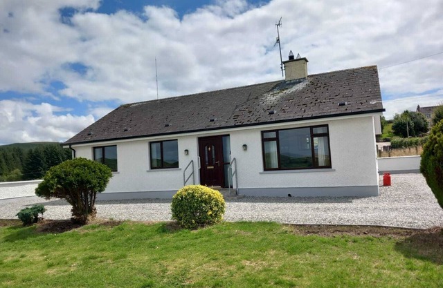 Family friendly cottage with countryside views and spacious garden