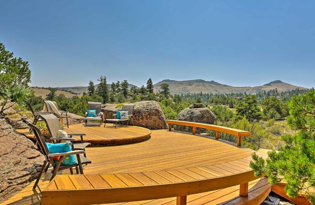 Family-Friendly Del Norte Home with Stunning Views!
