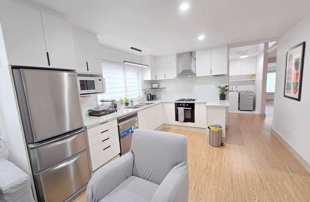 Family-Friendly House in Riccarton- Clean and Convenient