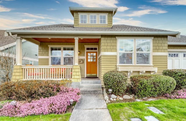 Family-friendly home w/full kitchen, gas grill & patio - close to downtown