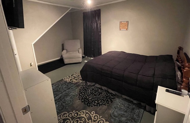 Family friendly home within walking distance of Upper Iowa College.