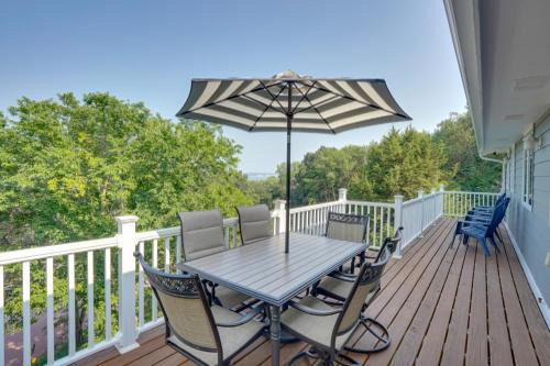 Family-Friendly Lakeview Cottage with Deck and View