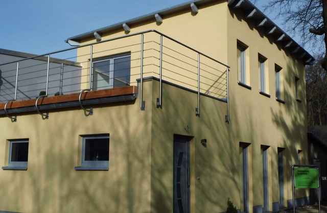 Family-friendly, modern holiday home near the beach