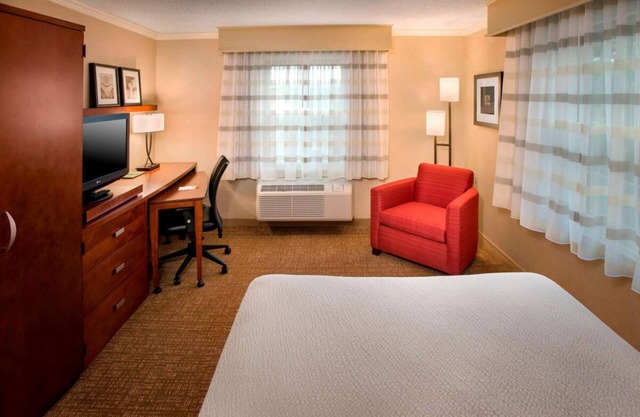 Family-friendly Property in Boston Danvers with Onsite Starbucks & Free Parking
