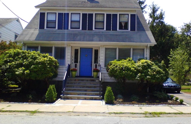 Family-friendly, quiet 3-bedroom 1930's home near beaches, colleges, USCGA, etc.