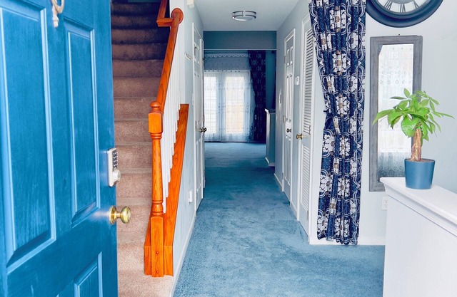 Family-friendly, Quiet, and Gated 3-bedroom Townhouse in Central Richmond