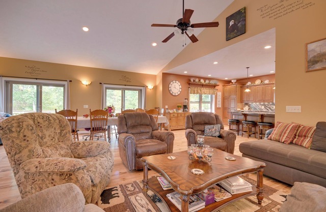 Family-Friendly Retreat w/Deck in Cassville!