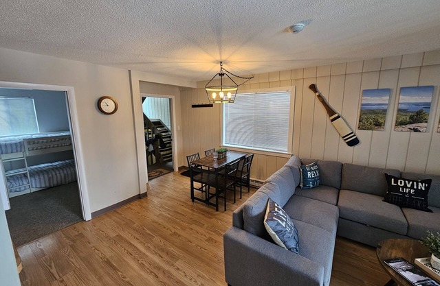 Family Friendly Retreat by the Lake