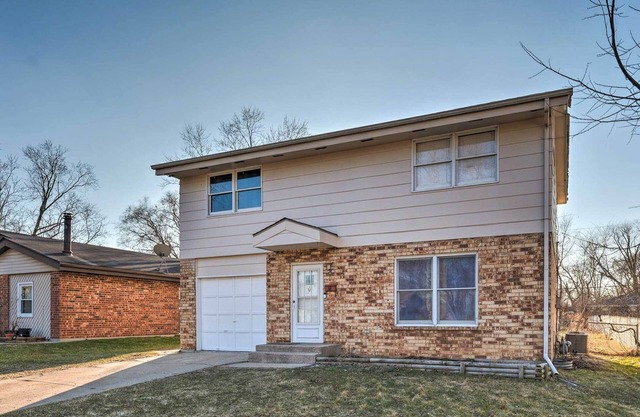 Family-Friendly Rockford Home w/Private Yard!