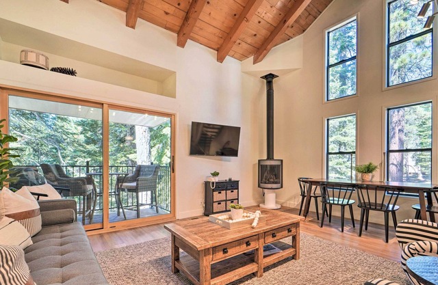 Family-Friendly Townhome, Walk to Lake Tahoe!