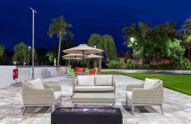 Family-Friendly Unit w/Pool Near Animal Kingdom & Old Town