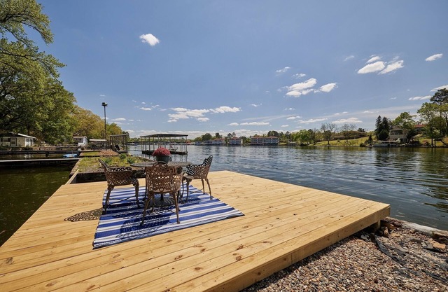 Family & Friends Paradise on the lake