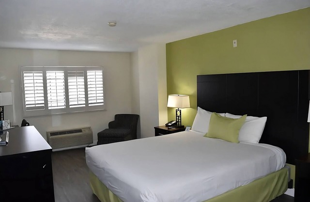 Family Fun at San Diego Convention Center! On-site Parking & Free Breakfast