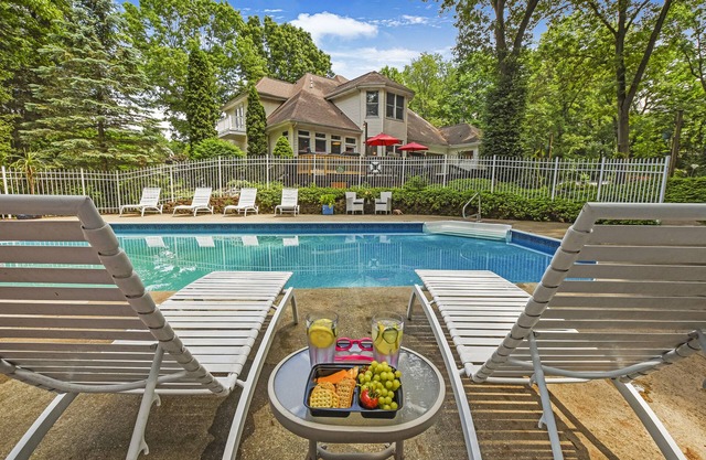 ★ Family FUN HotTub FirePit Game Room Movie Theater & more!