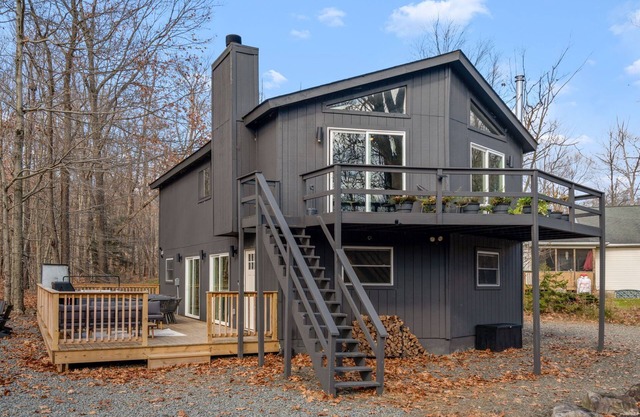 Family Fun! ~ Lake & Pool Access ~ HotTub ~ Movie Room