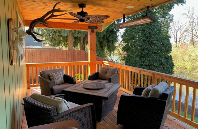 Family fun on large deck overlooking Delta Ponds - total remodel complete 6/2022
