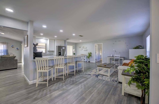 Family Fun: Ping Pong, BBQ, Walk to Park Nearby