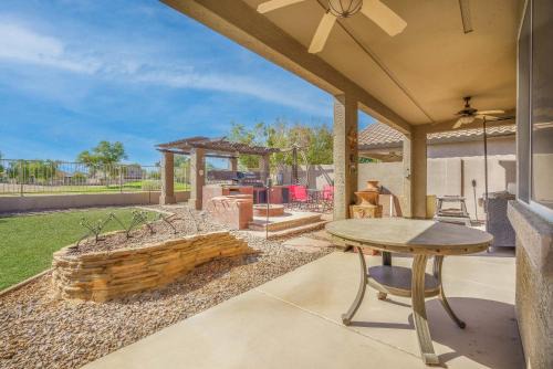 Family Fun Retreat Themed Rooms BBQ & Golf Course