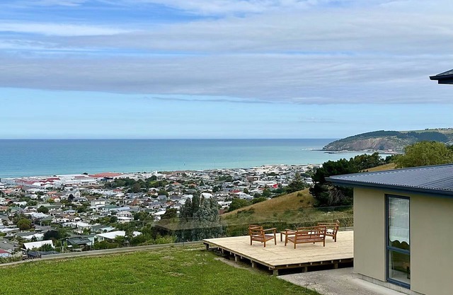 Family-Fun Villa, Moonrise & Sunrise! Kids' Slide Bed! Ocean & Town Views 5-Beds